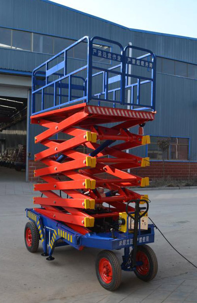 自行式(shì)升降機