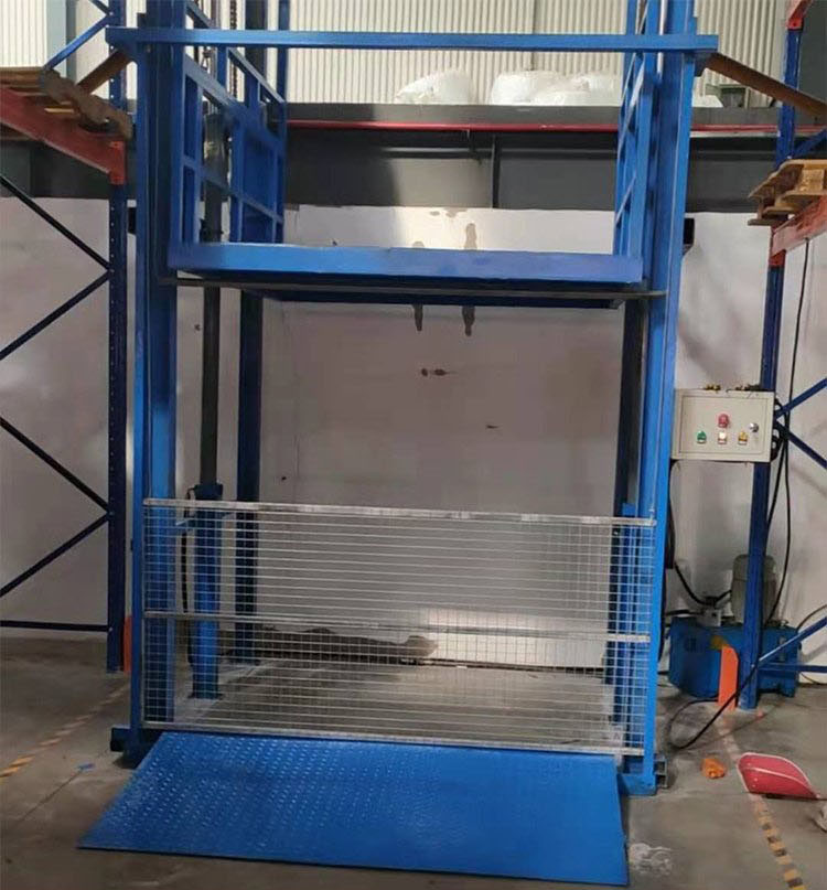 導軌式(shi)液壓升降貨(huò)梯 導軌(gui)式液壓升降(jiàng)貨梯